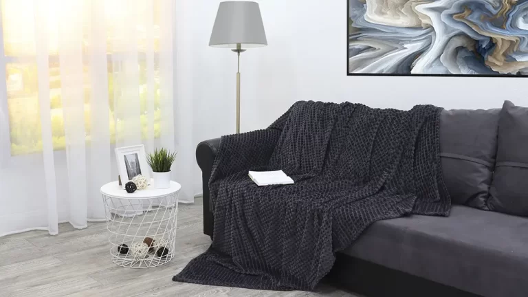 آشنایی بیشتر با شال مبل برای مبل راحتی